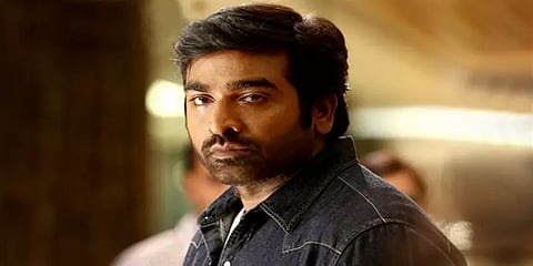 மறைந்த நடிகர் புனித் ராஜ்குமாரின் நினைவிடத்தில் அஞ்சலி செலுத்தினார் விஜய் சேதுபதி!