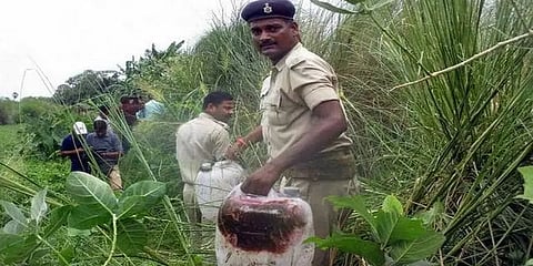 பீகார்: கள்ளச்சாராயம் குடித்து 25க்கும் மேற்பட்டோர் இறப்பு - அரசு அதிகாரிகள் சஸ்பெண்ட்