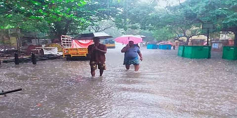 சென்னையை மிரட்டும் மழை; குளம்போல் தேங்கிய மழைநீர் - முடங்கிய மக்களின் இயல்பு வாழ்க்கை