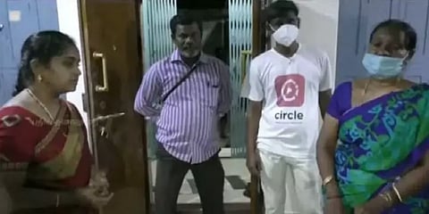 திருச்சி: வீட்டின் பூட்டை உடைத்து 130 சவரன் நகைகள், வைரத் தோடு கொள்ளை