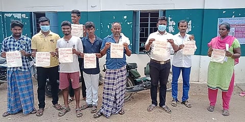 பெரம்பலூர்: வாக்காளர் அட்டை பெயர் திருத்த முகாமில் வட்டாட்சியர் முன்னெடுத்த விழிப்புணர்வு