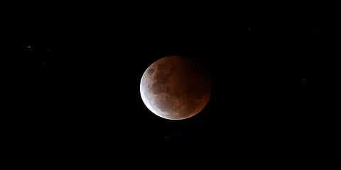 580 ஆண்டுகளுக்கு பிறகு நீண்ட நேரம் தென்பட்ட சந்திர கிரகணம்