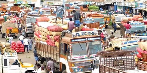 திண்டுக்கல்: ஒட்டன்சத்திரம் சந்தையில் ஒரு கிலோ தக்காளி விலை ரூ.80 முதல் ரூ.110 விற்பனை