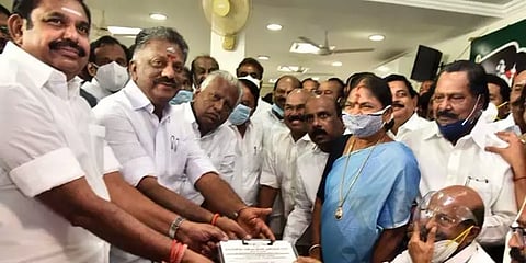 அதிமுக ஒருங்கிணைப்பாளர் தேர்தல்: போட்டியின்றி தேர்வாக இருக்கும் ஓபிஎஸ் - இபிஎஸ்