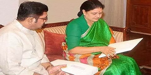 சென்னை: சசிகலாவுடன் தினகரன் திடீர் சந்திப்பு