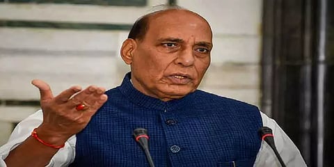 நாடாளுமன்றத்திற்கு வந்தார் ராஜ்நாத் சிங் - விபத்து குறித்து அறிக்கை தாக்கல் செய்ய வாய்ப்பு