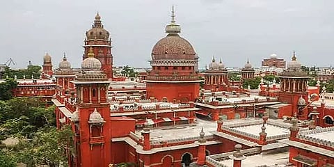 நீதிமன்ற அவமதிப்பு வழக்கு: புதுச்சேரி தலைமைச் செயலாளருக்கு சென்னை உயர்நீதிமன்றம் வாரண்ட்