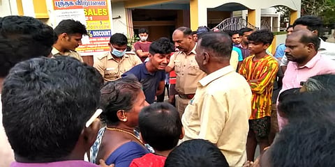செங்கல்பட்டு: குழந்தையை கடத்த வந்ததாக வடமாநில இளைஞர்மீது தாக்குதல் - போலீசார் விசாரணை