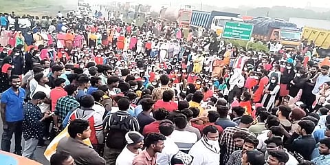 பெண் பணியாளர்கள் தங்கியிருந்த விடுதிக்கு சீல் வைத்த அதிகாரிகள்