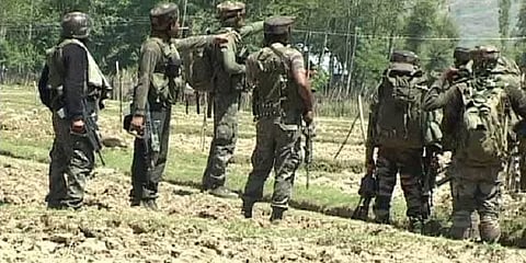 காஷ்மீரில் பயங்கரவாதிகள் 4 பேர் சுட்டுக் கொலை