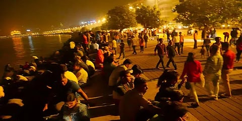 ஒமைக்ரானுக்கு மத்தியில் டெல்லி, மும்பையில் புத்தாண்டு கொண்டாட்டம் கோலாகலம்