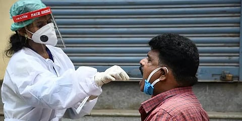 யாரெல்லாம் கட்டாயம் கொரோனா பரிசோதனை மேற்கொள்ள வேண்டும்? - தமிழக சுகாதாரத்துறை தகவல்