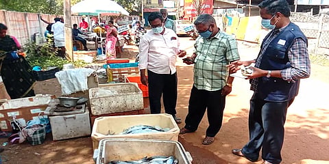 வேதாரண்யம்: ரசாயனம் தடவி பதப்படுத்தப்பட்ட 200 கிலோ மீன்கள் பறிமுதல்