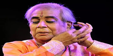 பிரபல கதக் நடனக் கலைஞர் பண்டிட் பிர்ஜு மகாராஜ் காலமானார்