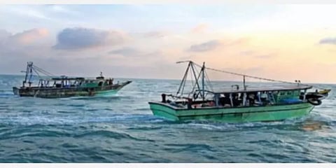 கச்சத்தீவு அருகே தமிழக படகு மீது இலங்கை ரோந்துக் கப்பல் மோதல்