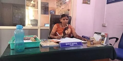 “காலையில் மக்கள் குறைகளை கேட்பது; மதியம் கூலி வேலை”-தினக்கூலியாய் தொடரும் பஞ்சாயத்து தலைவி