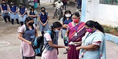 தமிழ்நாடு: பள்ளிகளில் இன்று முதல் மீண்டும் நேரடி வகுப்புகள்