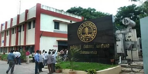 தமிழ்நாடு மின் வாரியத்தின் பல துறைகளில் கூடுதல் எண்ணிக்கையில் ஊழியர்கள் - அதிகாரி