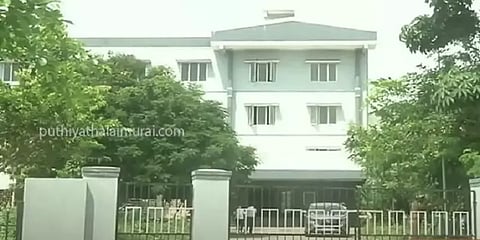 முறைகேடாக பத்திரப்பதிவு - சார்பதிவாளர் மீது வழக்குப்பதிவு