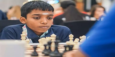 கார்ல்சனை வீழ்த்திய தமிழ்நாட்டு கிராண்ட்மாஸ்டர் பிரக்ஞானந்தாவுக்கு குவியும் வாழ்த்துகள்!