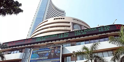 உக்ரைன் மீது ரஷ்யா போர் - பங்குச்சந்தையில் கடும் சரிவு!