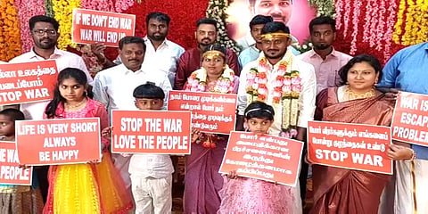 போரை நிறுத்துங்க: ஐநா சபைக்கு கோரிக்கை விடுத்த புதுச்சேரி புதுமணத் தம்பதியர்