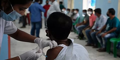 12 - 14 வயது சிறார்களுக்கு தடுப்பூசி போடும் பணி இன்று தொடக்கம்