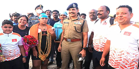தலைமன்னார் டூ அரிசல்முனை: கடலில் நீந்தி சாதனை படைத்த மாற்றுத்திறனாளி சிறுமி