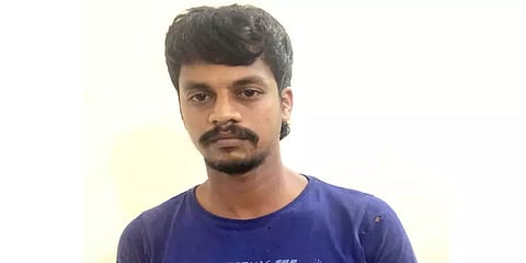நீ குளிக்கிற வீடியோ இருக்கு... வெளிய சொன்னா கொண்ணுடுவேன்! - இளம் பெண்ணை மிரட்டியவன் கைது