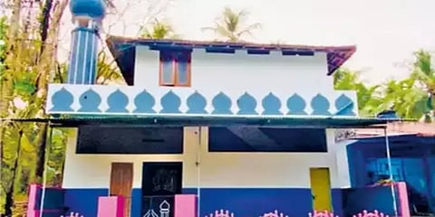 மசூதி பொலிவுப் பெற உதவிய இந்து - ரம்ஜானை முன்னிட்டு செய்த நெகிழ்ச்சியான காரியம்