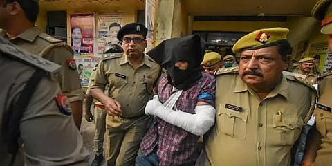 கோரக்நாத் கோயில் அருகே தகராறில் ஈடுபட்ட நபர் யார்? திடுக்கிடும் தகவல் வெளியீடு