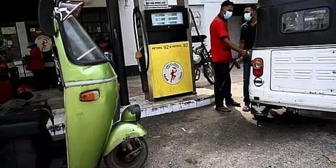 இலங்கையில் எரிபொருள் தீரும் நிலை - மேலும் நெருக்கடி அதிகரிப்பு
