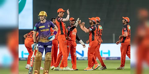 LBW அவுட்! நடுவருடன் கொல்கத்தா வீரர்கள் கடும் வாக்குவாதம் ! களத்தில் நடந்தது என்ன?