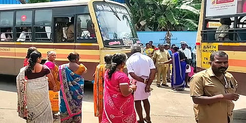 கை காட்டியும் நிற்காமல் சென்ற பேருந்து.. தடுத்து நிறுத்தி போராட்டத்தில் ஈடுபட்ட பெண்!