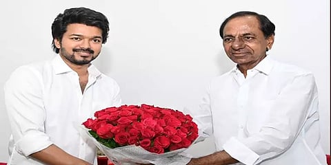 ஒரு பூங்கொத்து.. ஒரு நினைவுப்பரிசு.. தெலங்கனா முதல்வருடன் விஜய் திடீர் சந்திப்பு!