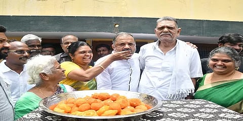 பேரறிவாளனை விடுவிக்க அதிமுக அரசின் வரலாற்று நடவடிக்கையை மறைக்க முடியாது: ஓபிஎஸ்