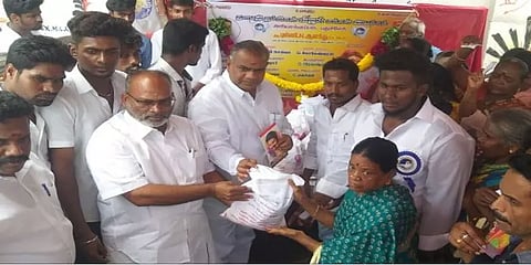 விஜய் பிறந்தநாள்.. ஒரு மாதத்திற்கு முன்பே நலத்திட்ட உதவிகளை தொடங்கிய விஜய் மக்கள் இயக்கம்!