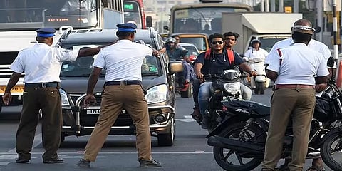 சென்னை: தவறான திசையில் வாகனம் ஓட்டியதாக 22 நாட்களில் 22,990 வழக்குகள் பதிவு