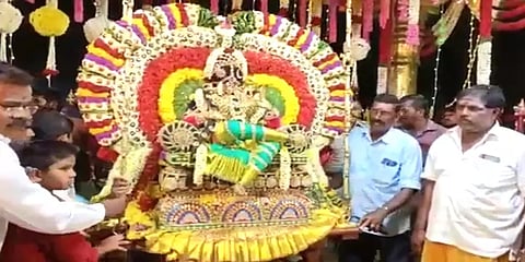 மேல்மலையனூர்: வெகுவிமர்சையாக நடைபெற்ற அங்காள பரமேஸ்வரி அம்மன் ஆலய ஊஞ்சல் உற்சவம்