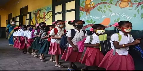 அரசுப்பள்ளிகளிலேயே LKG, UKG செயல்படும் : அதிருப்தி எதிரொலியால் தமிழக அரசு அறிவிப்பு!