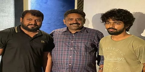 ‘இடிமுழக்கம்’ ஃபர்ஸ்ட் லுக் போஸ்டர் - கையில் கத்தி, கிராமத்து இளைஞனாக ஜி.வி. பிரகாஷ்