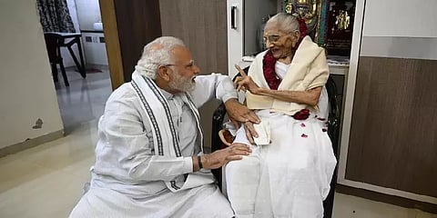 'சிறு வயதில் மண் வீட்டில் இருந்தபோது!'-தாயாரின் 100வது பிறந்தநாளில் நெகிழ்ந்த மோடி
