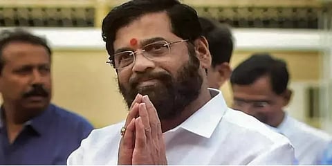 பாஜக தலைவருடன் கவுகாத்திக்கு பறந்த 4 சிவசேனா எம்.எல்.ஏக்கள்.. நடப்பது என்ன?