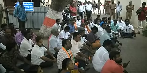 சூர்யா சிவாவை விடுவிக்க கோரி திருச்சியில் பாஜக பிரமுகர்கள் சாலை மறியல்