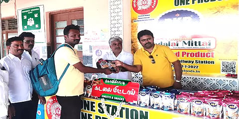 கோவில்பட்டி: ரயில் நிலையத்தில் சோதனை முறையில் கடலை மிட்டாய் விற்பனை துவக்கம்