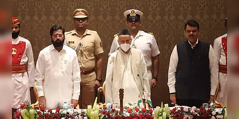 3 மணி நேரத்தில் மனம் மாறிய பட்னாவிஸ்.. பால்தாக்கரே பெயரை சொல்லி பதவியேற்றார் ஷிண்டே!