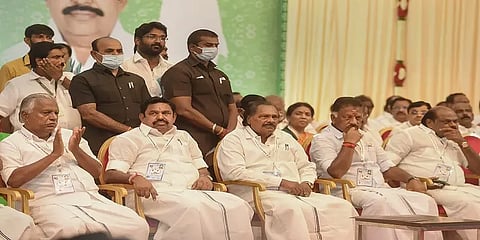 ஓ.பி.எஸ். மகன்கள் உட்பட 18 பேர் அ.தி.மு.கவிலிருந்து கூண்டோடு நீக்கம் - ஈ.பி.எஸ். அதிரடி