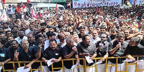 ”திமுகவுக்கு அடுத்து என்பவர்களுக்கு எங்கள் ஆர்ப்பாட்டம் ஒரு பாடம்” - செல்லூர் ராஜூ சூசகம்