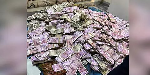 மேற்கு வங்க அமைச்சர் உதவியாளர் வீட்டில் மீண்டும் பெட்டி பெட்டியாக ரூ.29 கோடி பறிமுதல்!