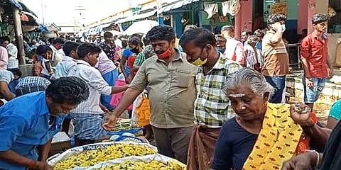ஆடிப்பெருக்கு: மதுரை மாட்டுத்தாவணி மலர் சந்தையில் பூக்கள் விலை கிடுகிடு உயர்வு